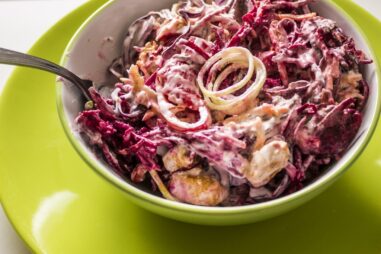 Friss saláta, joghurtos öntettel és csirke hússal: egy tökéletes és Dukan kompatibilis ebéd!