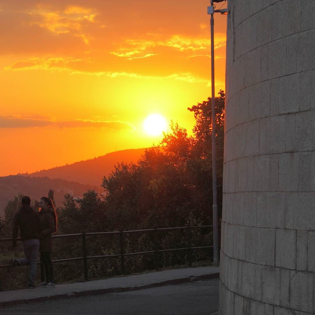 Őszi naplemente a Citadella falánál