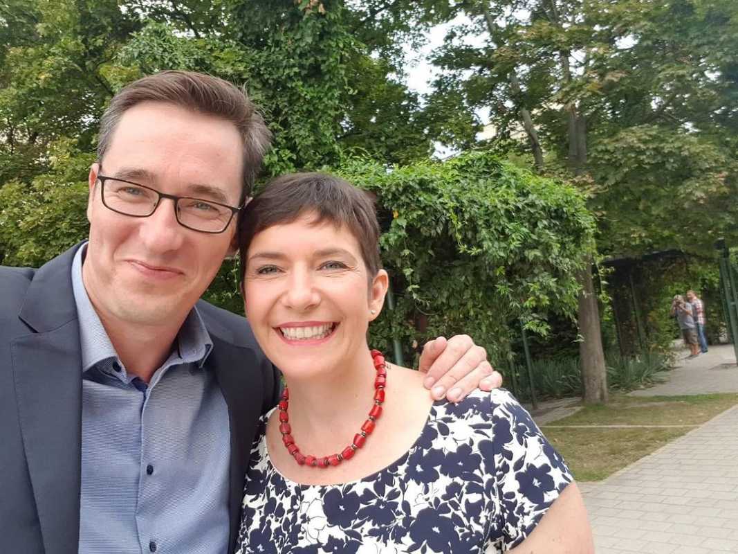 Karácsony Gergely és Dobrev Klára szelfiznek