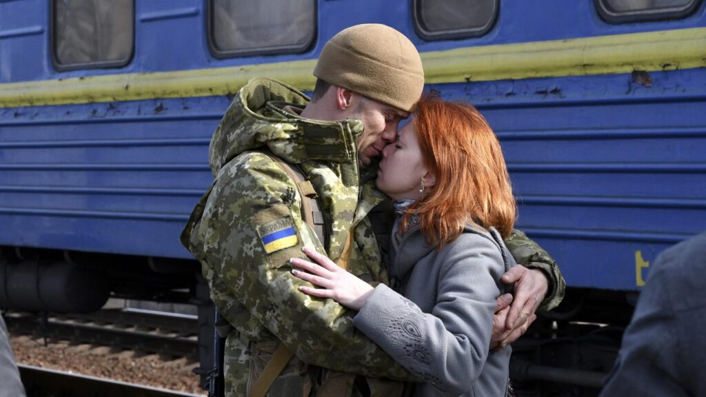 Ukrán harcos búcsúzkodik