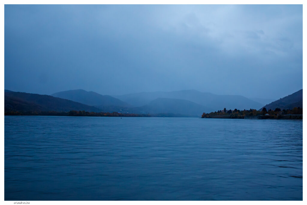 Közeledik az eső a Duna-kanyarban